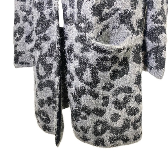 AUGUST SILK Women's Medium light gray animal print fuzzy long length cardigan - Picture 3 of 10